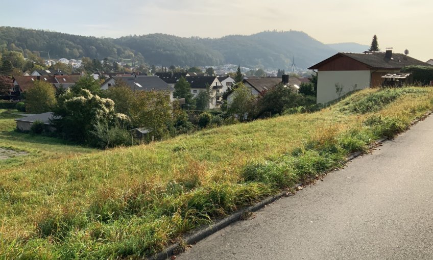 Es geht los. Die Familie M. hat sich für dieses Grundstück entschieden.