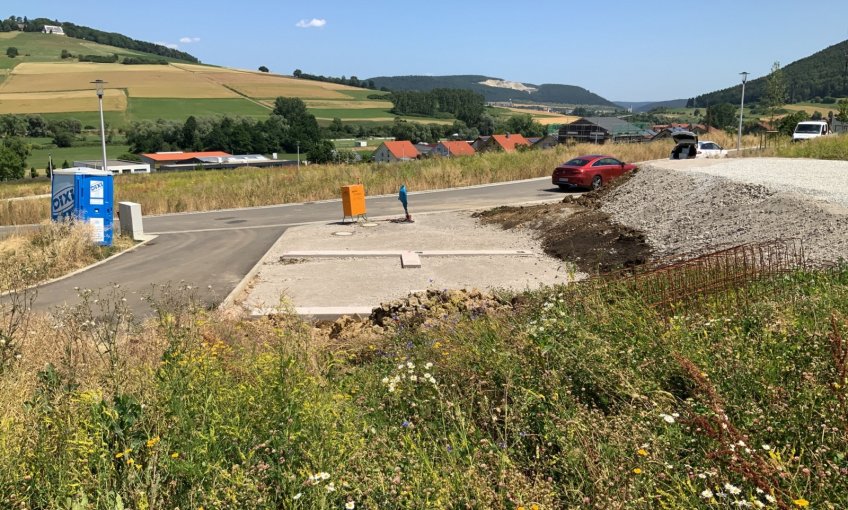 Das Fundament ist vorbereitet. Hier werden später die Garagen stehen.